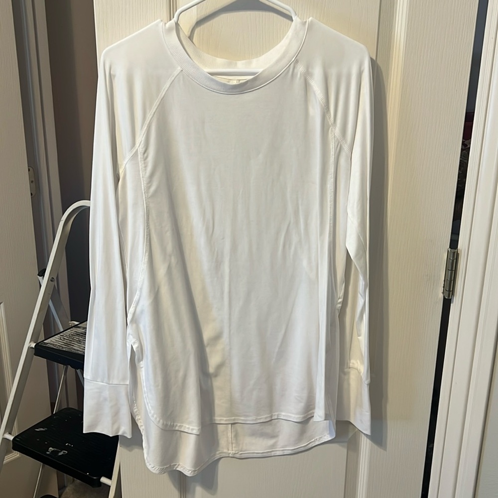 Size L, white TEK Gear shirt. Side slits, high low